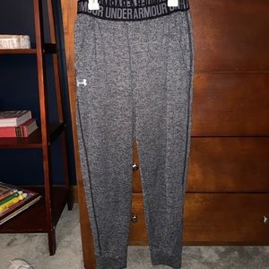 Under armor joggers with pockets